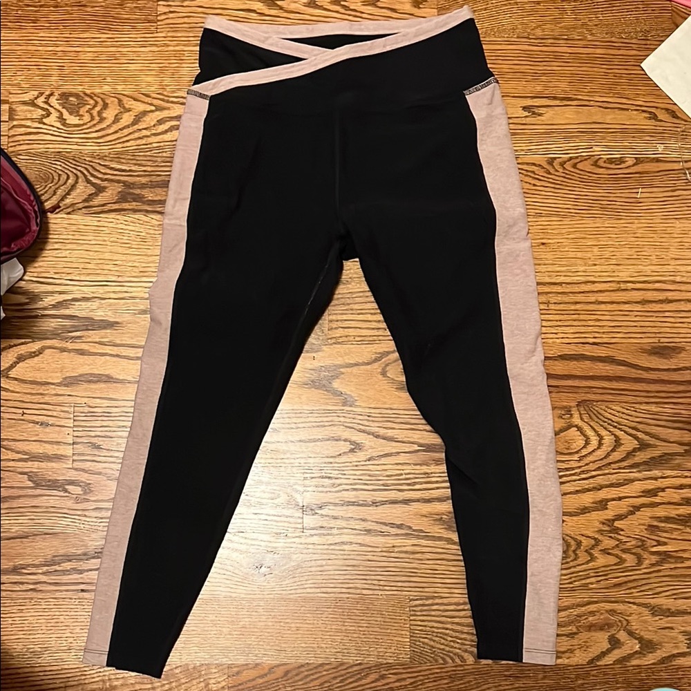 Beyond Yoga black and tan leggings
